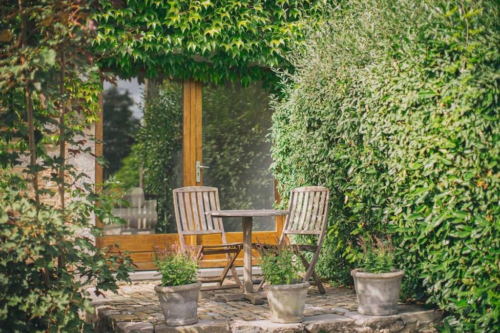 A L'Entree Du Verger - Charmante Maison En Pierres Dinant Exterior photo
